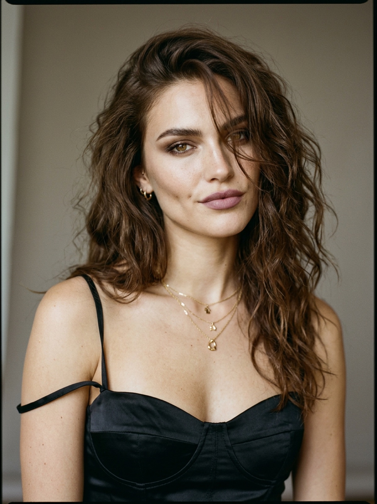 Mila Hartmann — KI-generiertes Model (Curvy · DACH)